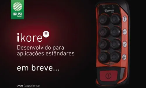 Controle remoto Ikore laranja com botões pretos e texto em breve